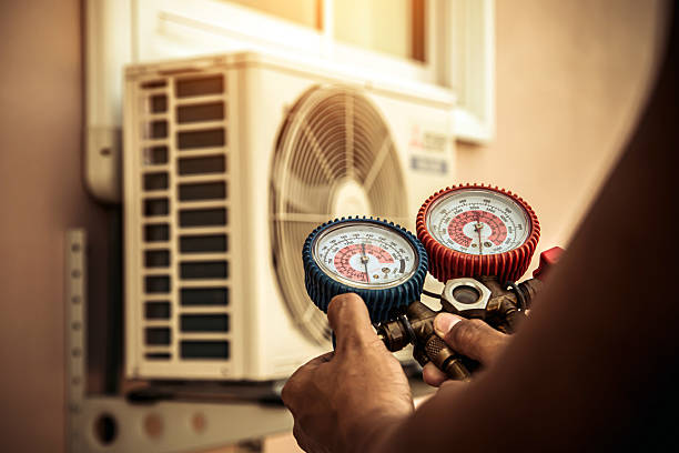 Professional Hvac technician working in Lohn, TX